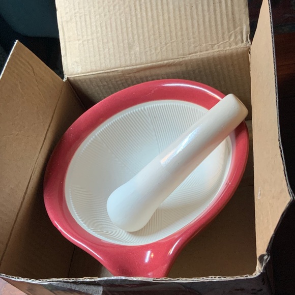 Crush & grind in style with this hard to find Mortar and Pestle NWT 6"x5.6"x2.4” - Picture 2 of 13